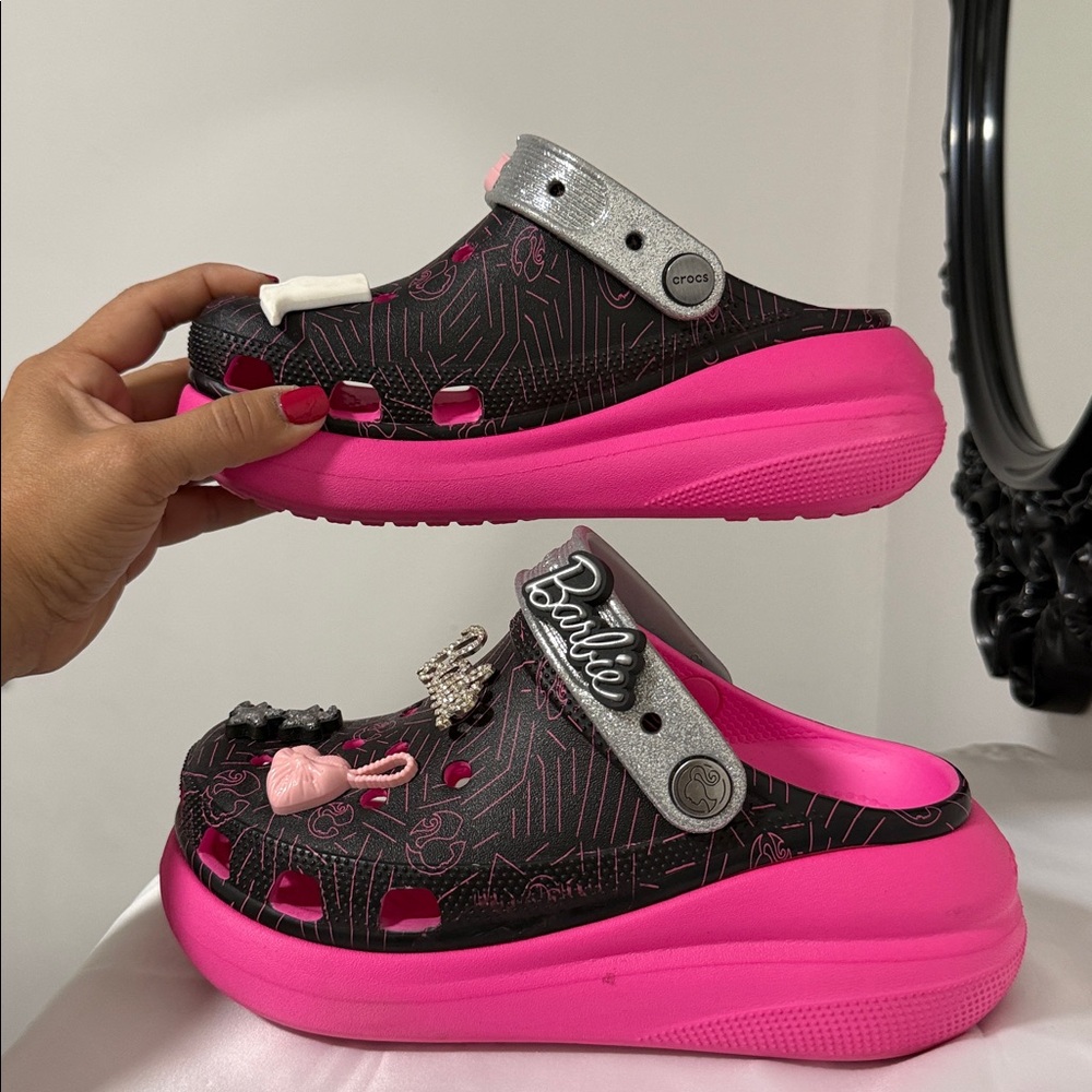 CROCS Edition Limited Black & Hot Pink Charm Clogs for Kids